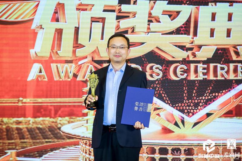 致敬2018新商业峰会落幕，伏栋律师获评年度中国企业服务领军人物奖