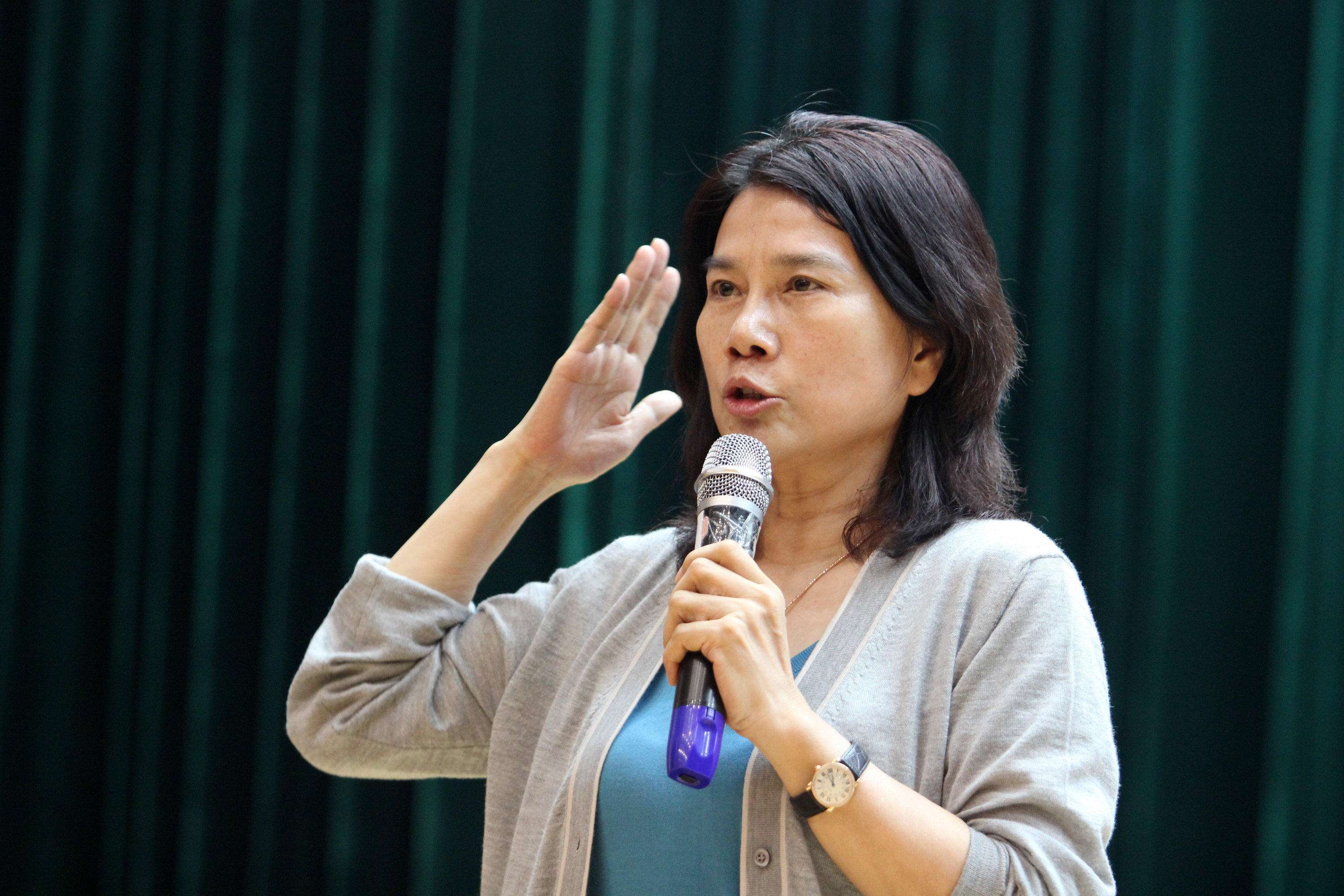 希鸥网评论：女人的成功路上，男人是绊脚石？