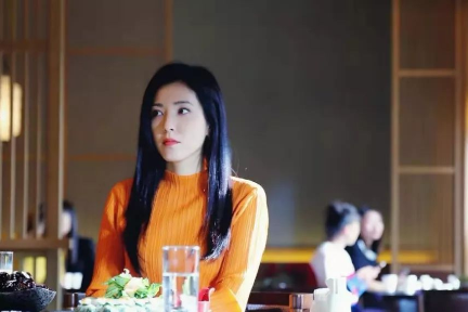 被骗后借钱创业，寒门状元成为网络第一红娘，公司上市后卖别墅二次创业