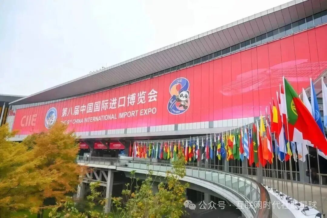 章语丝巾亮相进博会：一方丝巾织就东西方美学对话 